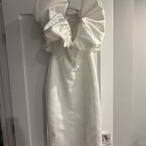 Chic Strapless White Dress with Ruffle Detail